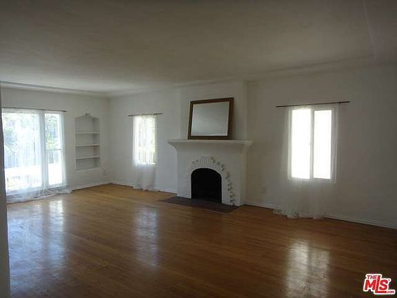 4th image of 1178 S Hayworth Ave