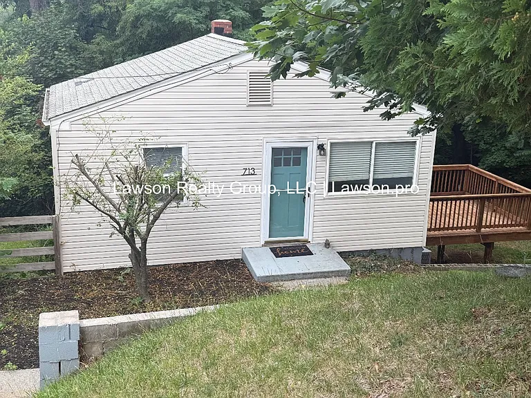 713 Oakview Dr — Photo 1