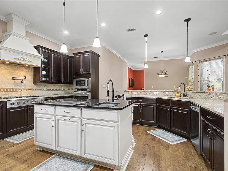 3078 Dickinson Dr — Photo 9