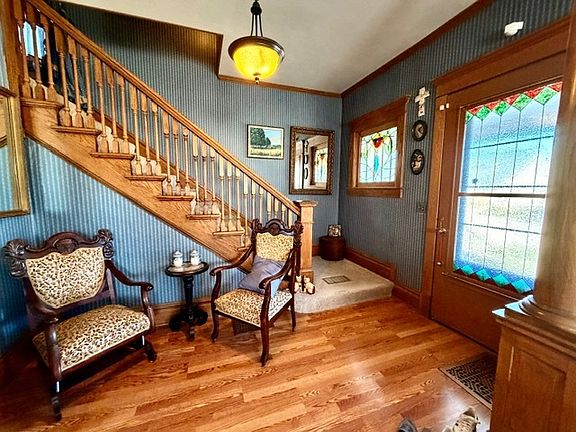 3rd image of 700 W Main St