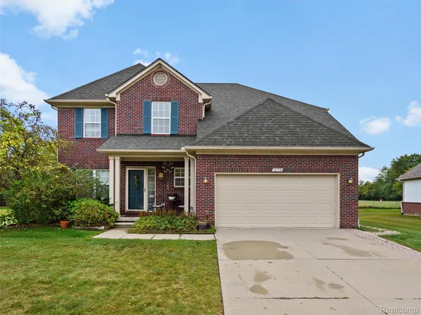2179 Lagoon Dr, Rochester Hills, MI 48309