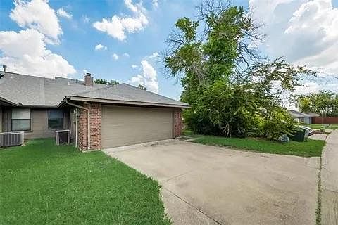 2nd image of 4601 Club Estates Pl