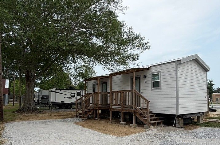 1st image of 1014 Colonial Dr Lot 1