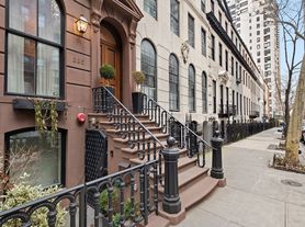 225 E 48th St, New York, NY