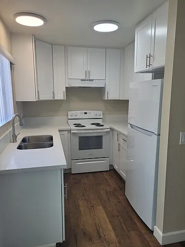 Ready to move in 2 Bedrooms 1.5 Baths Townhome Photo 1