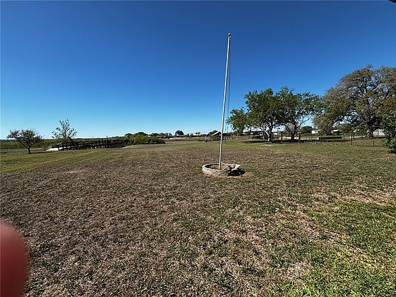 5th image of 137 Harbor Cir