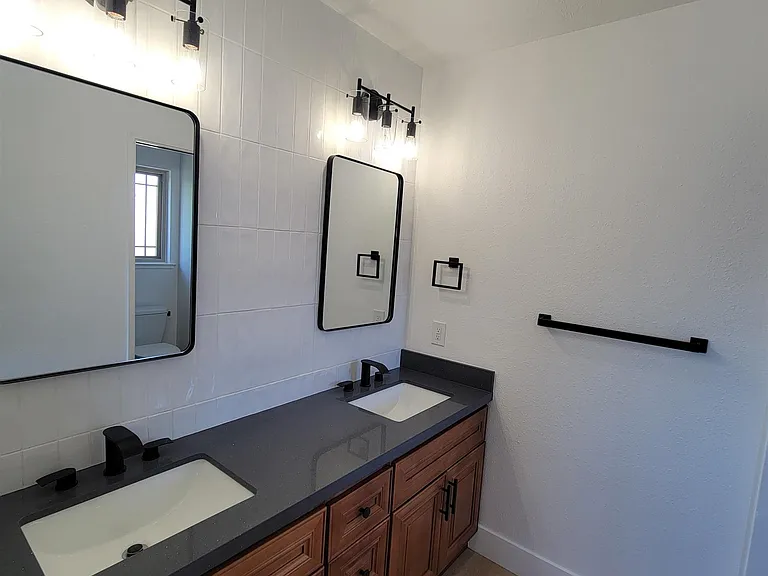 2210 Sierra Ct — Photo 22