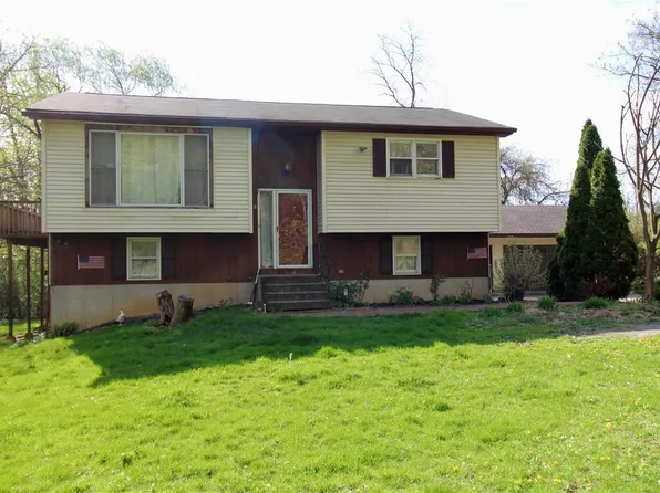 2396 Brunner Rd, Emmaus, PA 18049