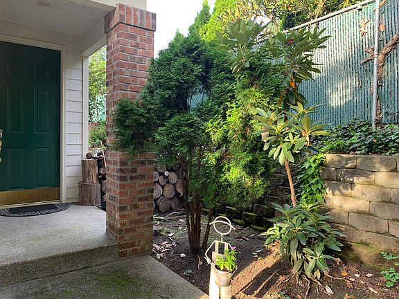 2nd image of 15178 NE 8th Pl