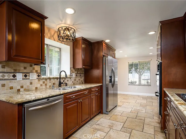 440 Coronado St — Photo 6