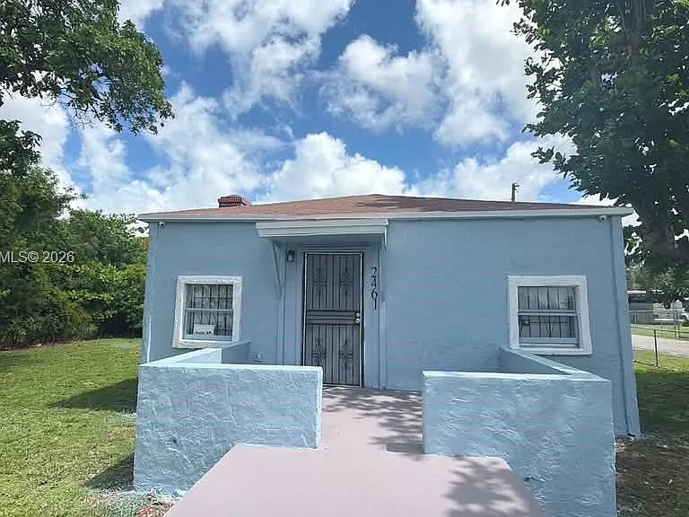 2461 NW 61st St — Photo 1