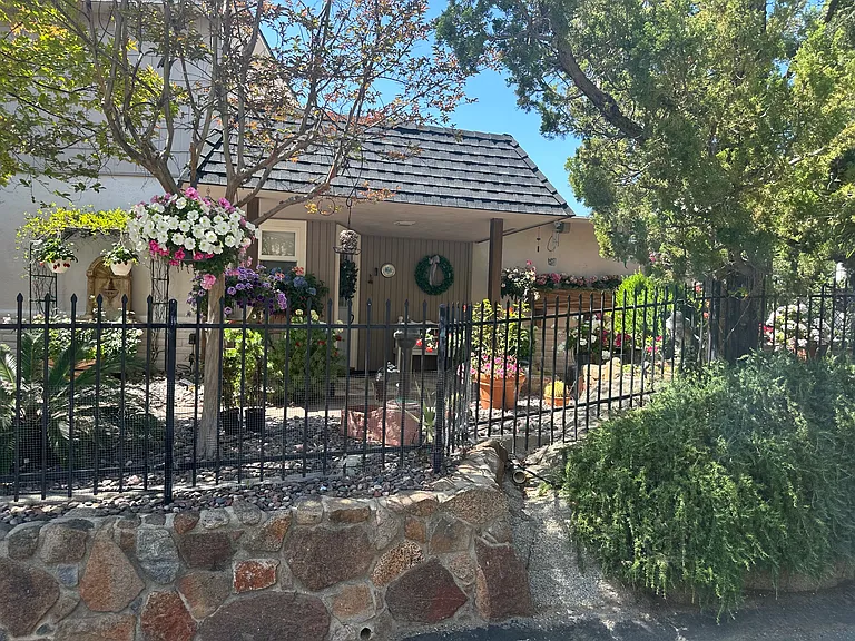 720 Sky Mountain Ln — Photo 23