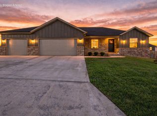871 S Irontree Ct, Nixa, MO 65714