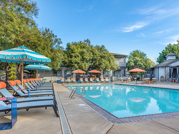 Resort style pool at Harvest Park Apartment Homes