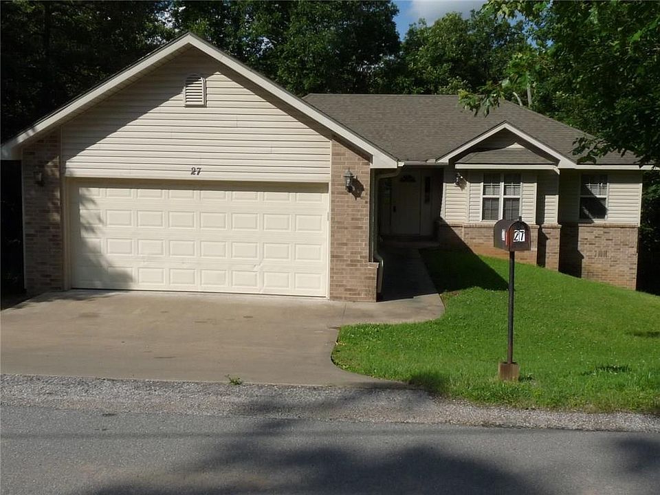 1st image of 27 Reighton Dr