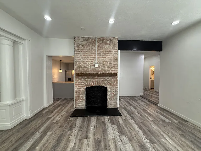 2557 Adams Ave #4 — Photo 2