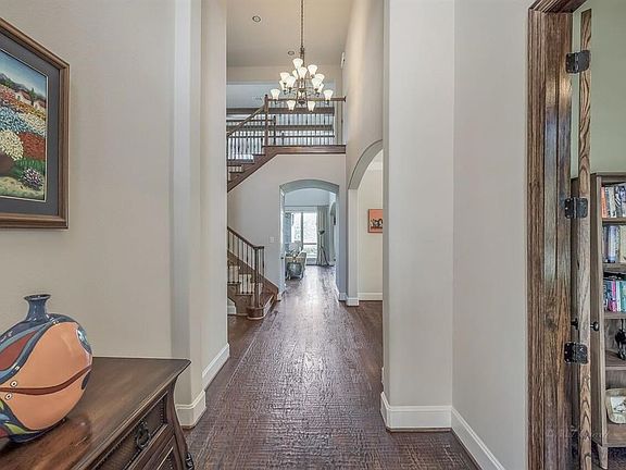 A beautiful front walk to greet your guests!