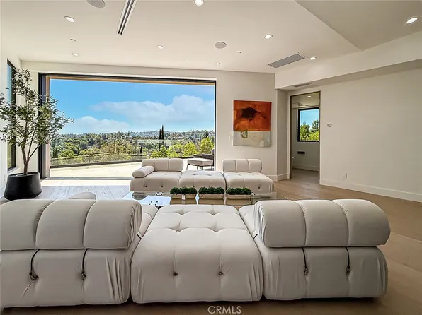 5130 Medina Rd, Woodland Hills, CA 91364