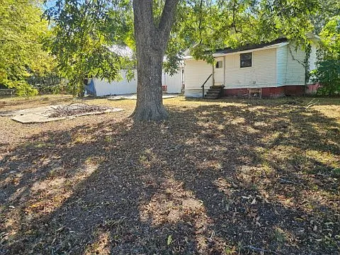 3 bed, 1000 sqft, $795 — Photo 2