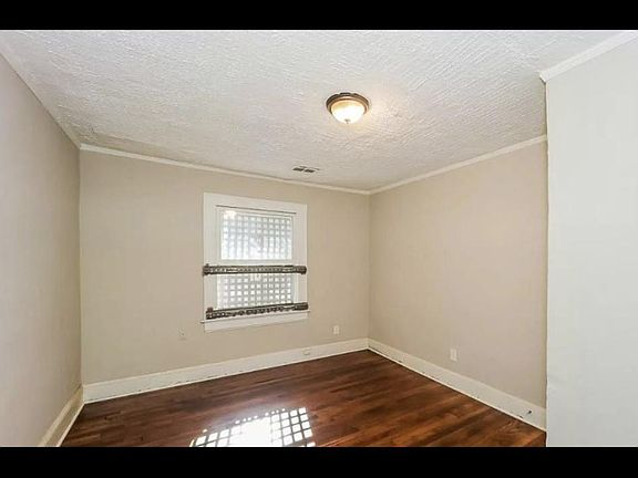 2nd image of 629 Lamplight Ln