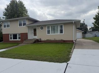 2817 8th St, Columbus, NE 68601