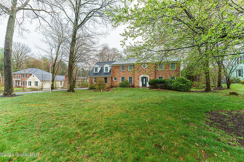 5th image of 794 Avon Crest Boulevard
