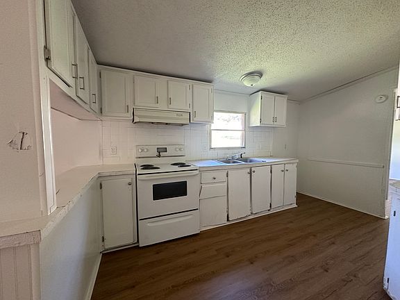 Lots of kitchen cabinet space