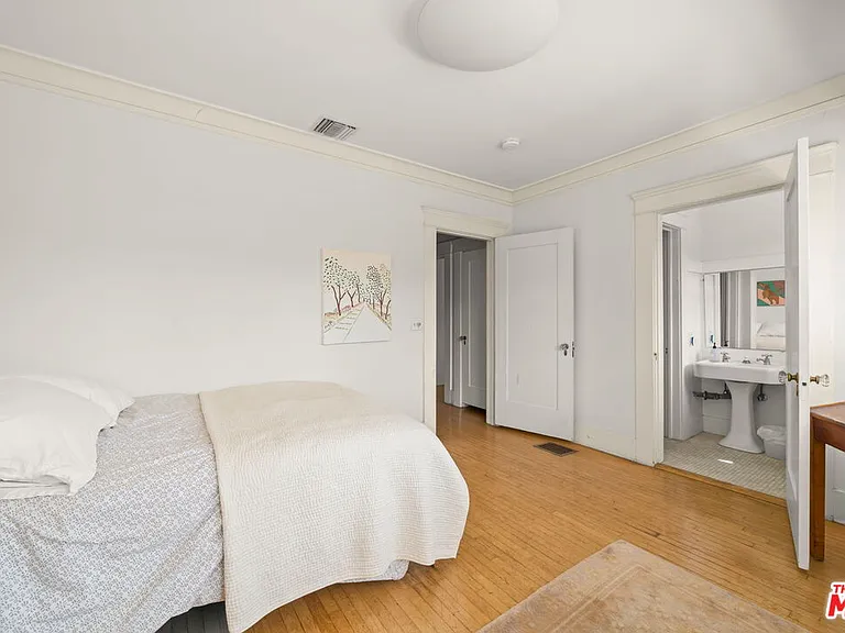 801 N Rodeo Dr — Photo 37
