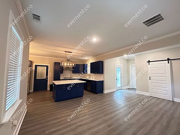 3rd image of 2925 Dodson Dr