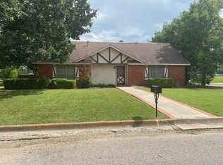 219 Texoma Dr, Whitesboro, TX 76273