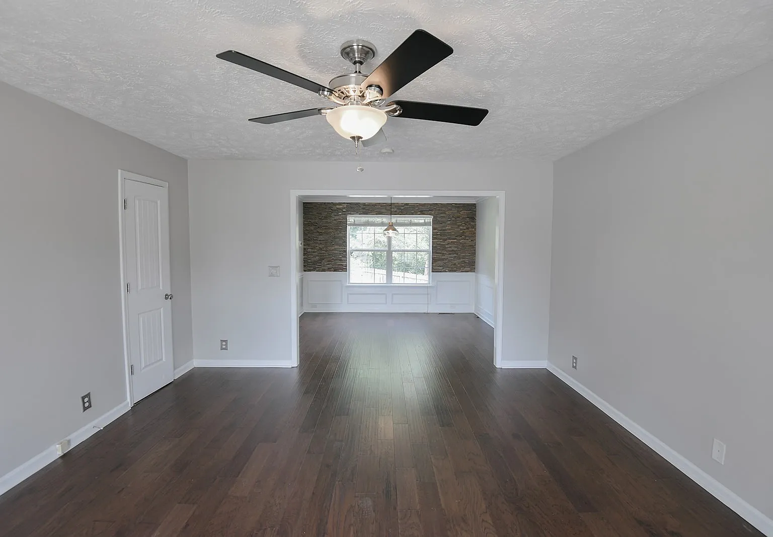 3 bed, 3.5 bath, 1958 sqft, $2,450 — Photo 4