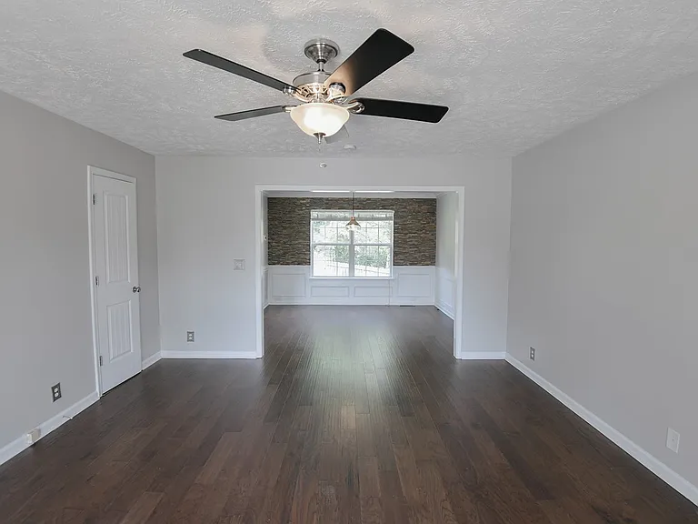 132 Tulip Grove Point — Photo 4