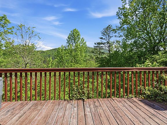 17th image of 125 Mulberry Ln