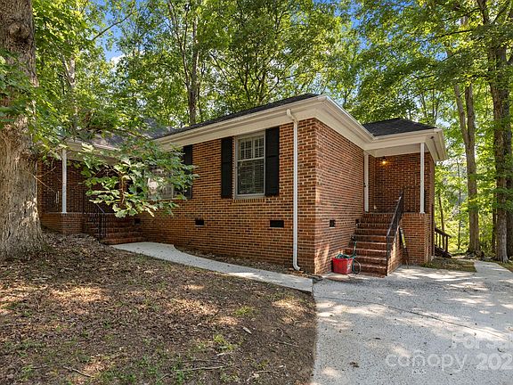 2nd image of 11819 Lansbury Ct