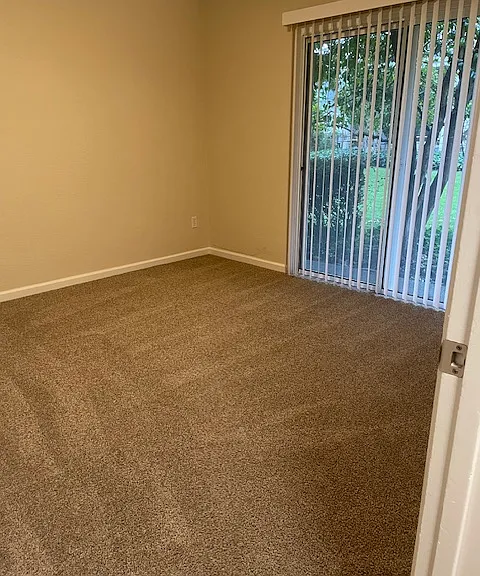 Redwood Grove Apartments — Photo 14