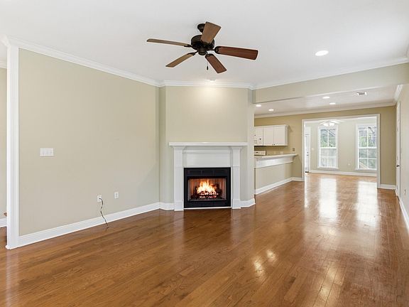 2nd image of 44 Bridgefield Ct