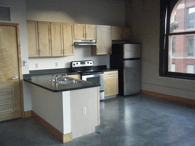 2nd image of 1021 Washington Ave Unit 402
