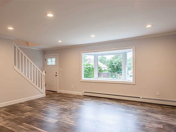 4th image of 6 Woodmere Dr