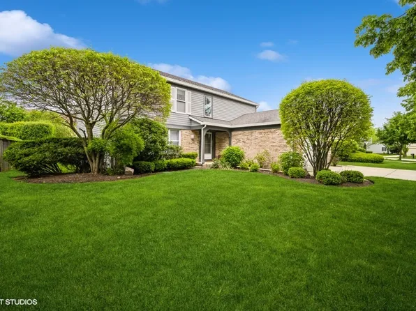 26 W Canterbury Ln, Buffalo Grove, IL 60089