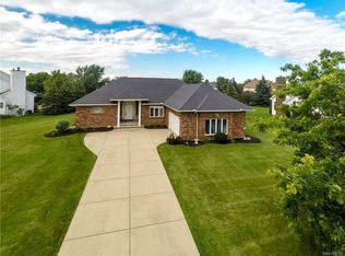 6263 Cloverleaf Cir, East Amherst, NY