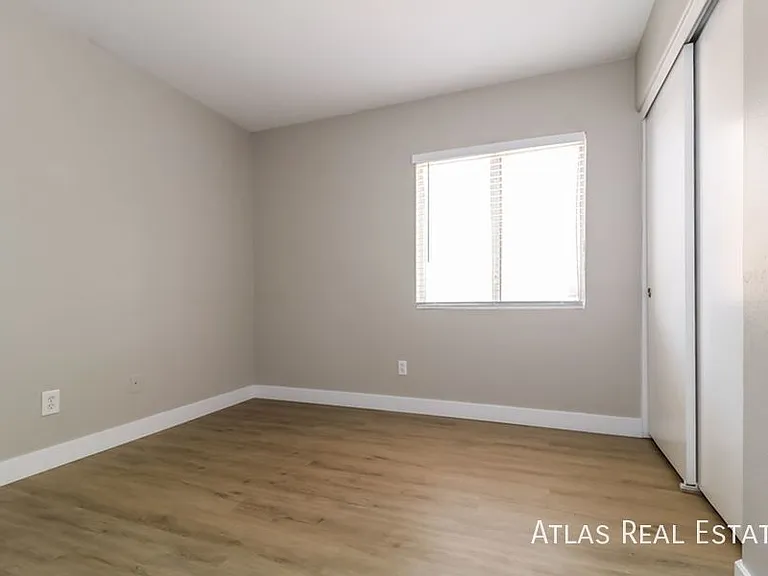 12038 W Corrine Dr — Photo 8