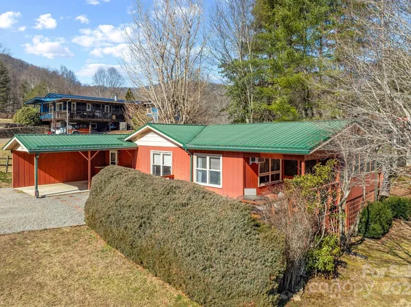 62 Chickadee Rd, Waynesville, NC 28785