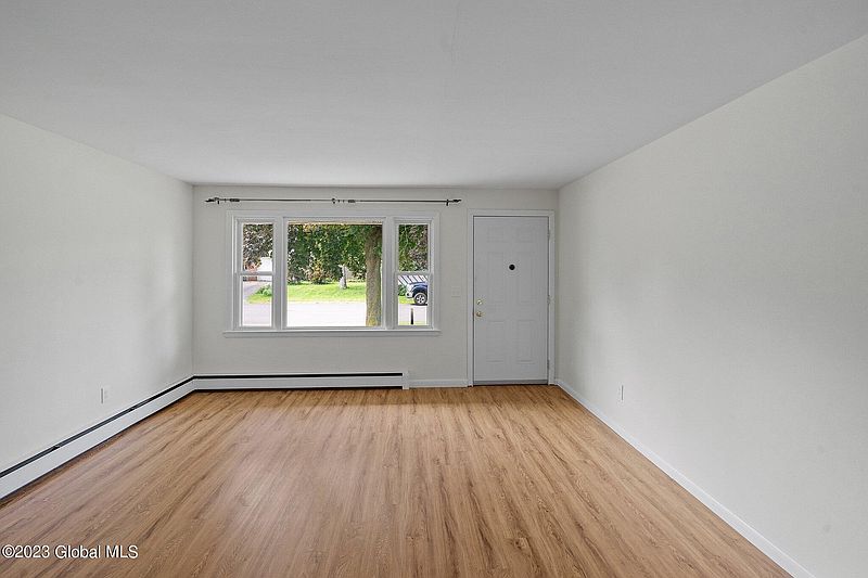 3rd image of 307 Harlem Street