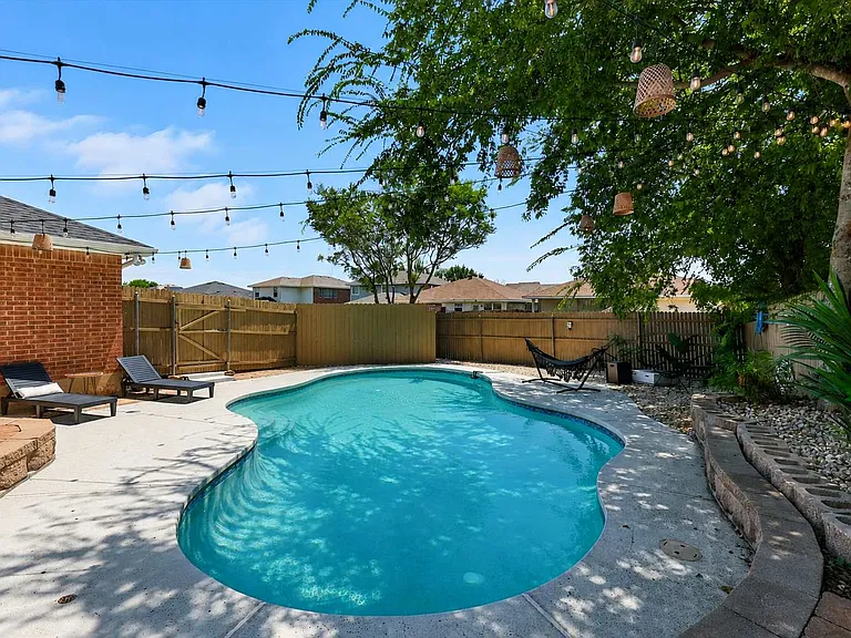 708 Azalea Dr — Photo 46