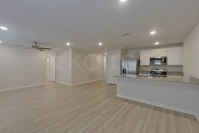 4 bed, 2.0 bath, 1387 sqft, $2,125 — Photo 3