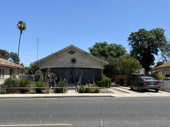 216 S Q St, Dinuba, CA 93618