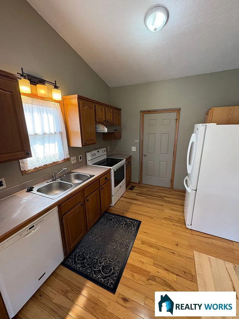 Large 3+2 Bedroom house available now! — Photo 3