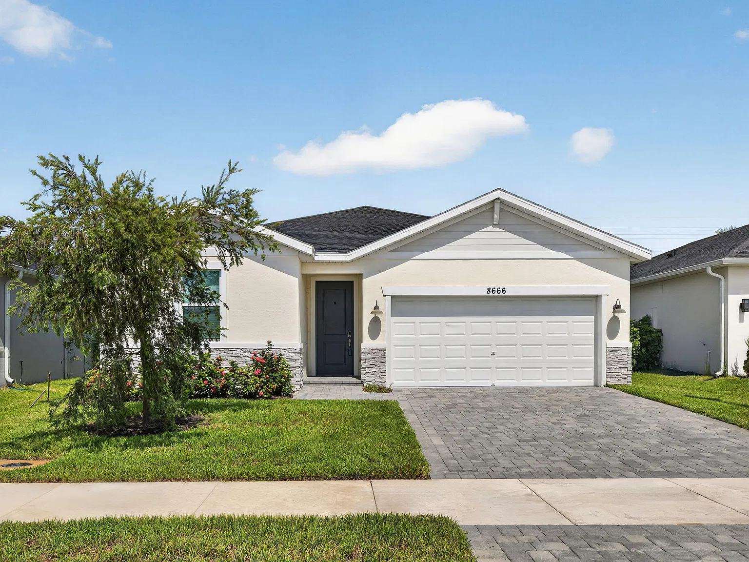 3 bed, 2.0 bath, 1860 sqft, $2,900 — Photo 1