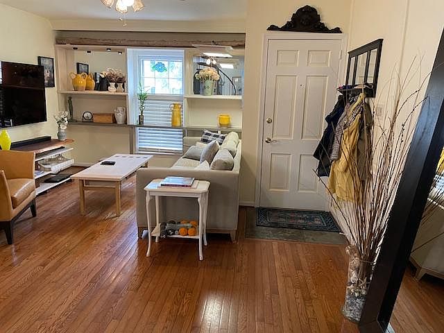 Entry area and sitting area at front of house