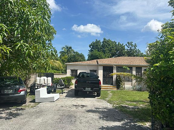 5th image of 565 NW 143rd Street